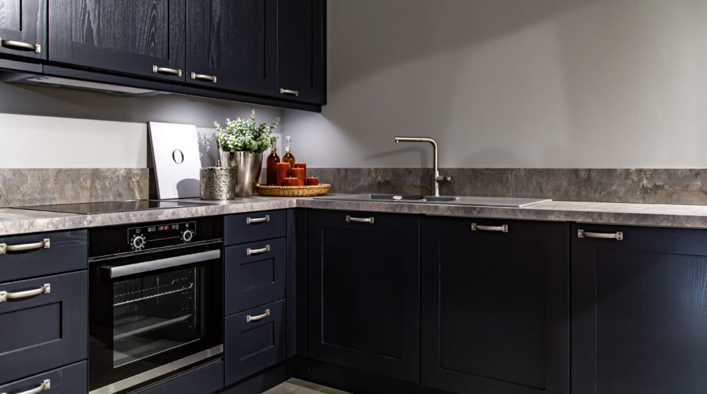 White Kitchen Cabinets vs. Black Kitchen Cabinets